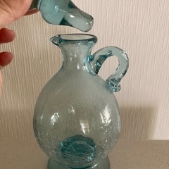 琉球ガラスのような入れ物の画像