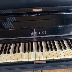 ピアノと椅子