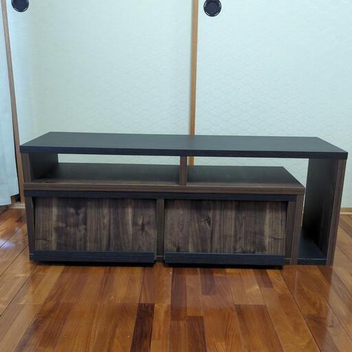 伸縮できるテレビ台