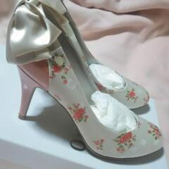 新品未使用／ 花柄ヒールパンプス