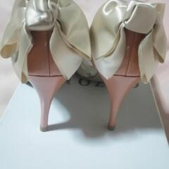 新品未使用／ 花柄ヒールパンプスの画像