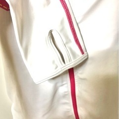 値下げ 一度のみ使用　FIORUCCI フィオルッチ ラッシュガード 長袖 ９Mの画像