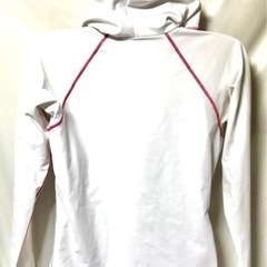 値下げ 一度のみ使用　FIORUCCI フィオルッチ ラッシュガード 長袖 ９Mの画像
