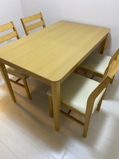 4人掛けダイニングテーブル美品　決定しました
