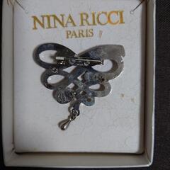 Nina Ricciのブローチの画像