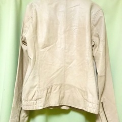 ラム皮シングルライダース　レディースM オフホワイトの画像