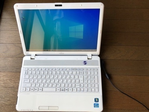 取引中【美品】《Core i3/メモリ8GB》 FUJITSU LIFEBOOK AH43/G FMVA43GWZ