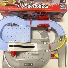 タカラトミー　トミカと走ろう！ぐるぐるバスタウンの画像