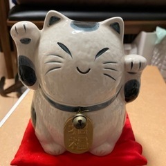 両手招き猫の貯金箱