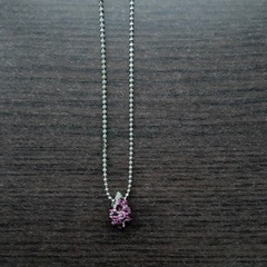 キラキラネックレス　紫の画像