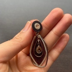 揺れる　大ぶりピアス　ブラウンの画像