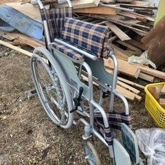 車椅子、折り畳みベッド、テーブル全て引き取ってくれる方