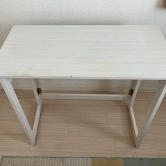 デスクテーブルの画像