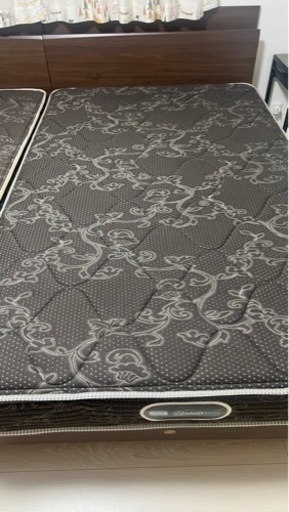 【値下げしました】シモンズ セミダブルベッド