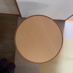 丸テーブルの画像