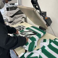 簡単ユニフォーム圧着作業の登録アルバイト募集！の画像