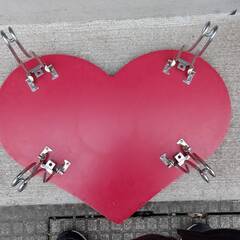 ピンクテーブルの画像