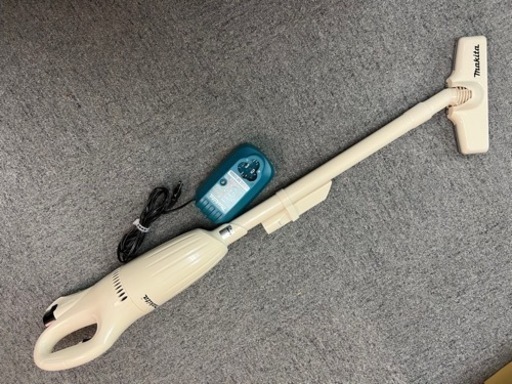 マキタ　充電式クリーナー　掃除機