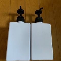 【今週2つで150円！！】【未使用に近い】「シャンプー入れ？セット」