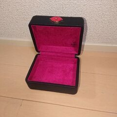 Elegance PARIS アクセサリーケースの画像
