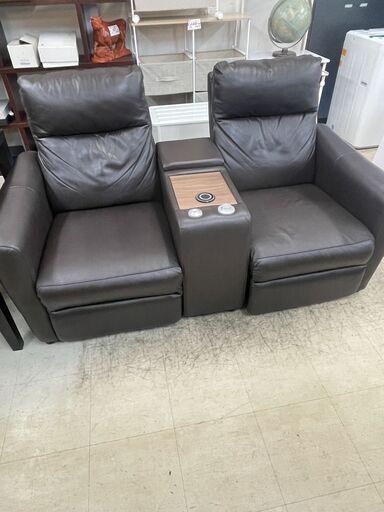 リサイクルショップどりーむ荒田店　No6339 電動リクライニングソファ　USB付きでスマホの充電可能♪　レザー　高級家具　定価１６万　動作確認済♪　状態良好♪　タブレットスタンド着脱可能♪