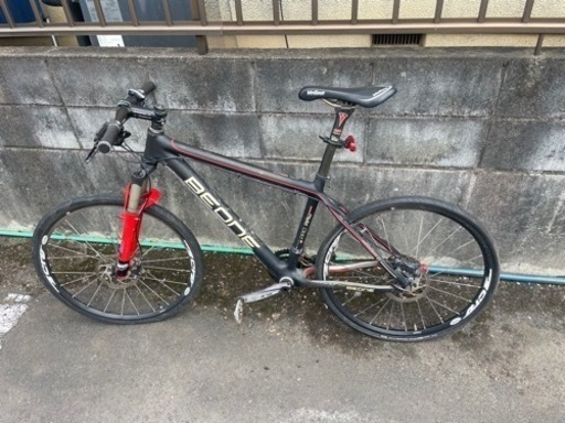 BEONE マウンテンバイク　26インチ自転車　車体カーボン