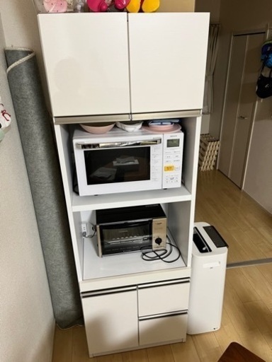 3年前に4万円で購入した食器棚です。