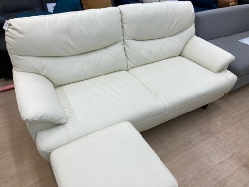 【トレファク名古屋徳重】ホワイトカラーの2人掛けソファ（オットマン付き）のご紹介！