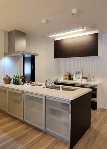 展示品　システムキッチン未使用美品新品のシステムキッチンを買う前に見て下さい。