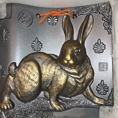 干支　卯年（うどし）金色着色　3D  立体　彫刻瓦（かわら）