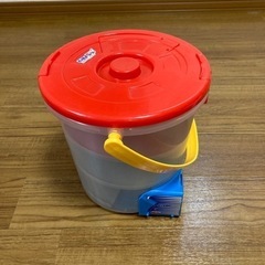 トミカでるでるバケツ
