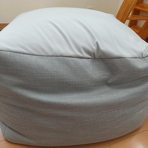 新品❗️ 四角ビーズクッション