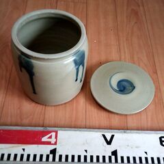 壺　蓋つきの画像