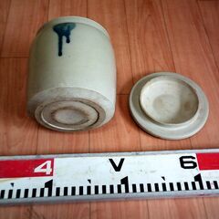 壺　蓋つきの画像