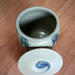 壺　蓋つきの画像