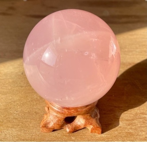 ローズクォーツ クリスタル 虹入 丸玉 紅水晶 紅石英 薔薇石英 天然石 置物