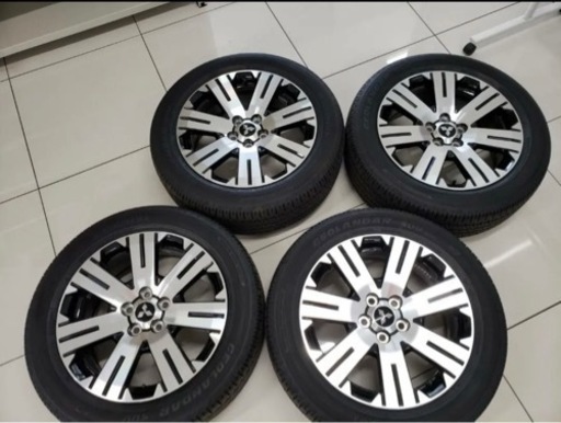 三菱　デリカD5 新車外し　ナット付き