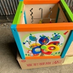 トイザらス イマジナリウム 木製知育玩具　箱型の画像