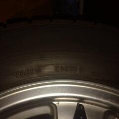 アルミホイール、タイヤ付きの画像