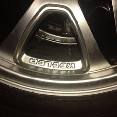 アルミホイール、タイヤ付きの画像