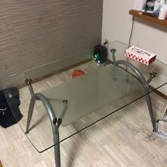 ガラスダイニングテーブル