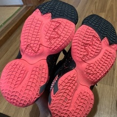 靴アディダスの画像
