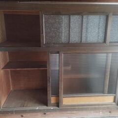 レトロな茶箪笥　食器棚の画像