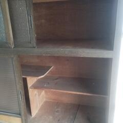 レトロな茶箪笥　食器棚の画像