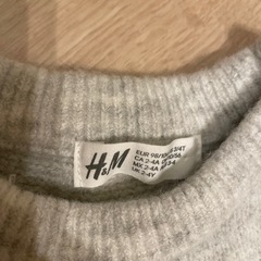 H&M ニットセーターの画像