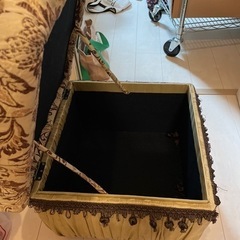 フットスツール オットマン　売ります踏み台椅子の画像