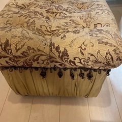 フットスツール オットマン　売ります踏み台椅子の画像