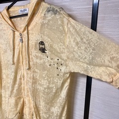 薄手のパーカーの画像