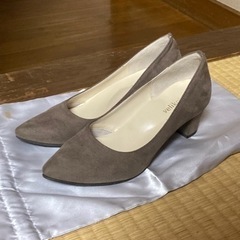 スエード調パンプス