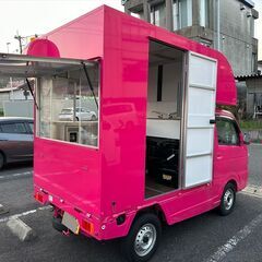 キッチンカー☆走行2千キロ☆人気の二か所販売窓☆冷蔵庫☆3層シンク☆給排水タンク☆換気扇☆車検令和6年7月まで☆乗って帰れます！！の画像